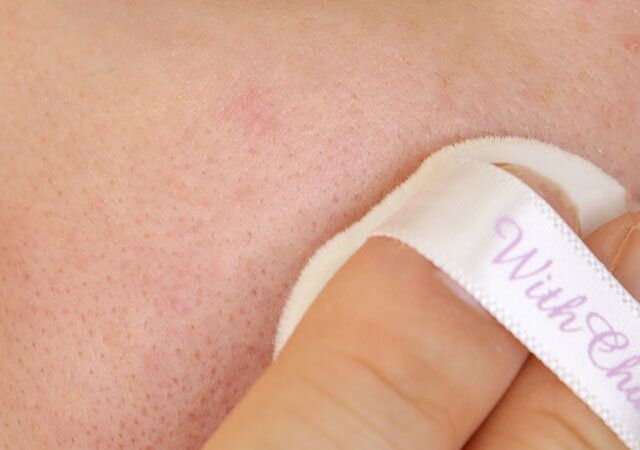 ダイソーの＆．Wチャーム 24hフェイスパウダーは密着感がある