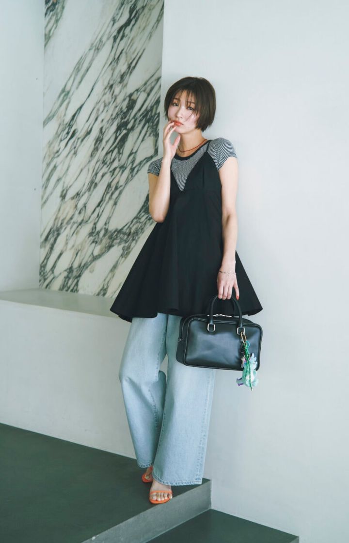 真面目なボストンバッグこそチャームのジャラづけで外す♡