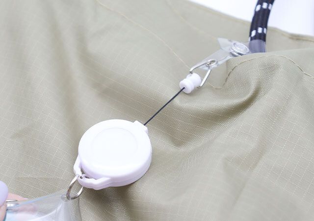 PVCリール付ストラップポーチ6×6cm リール引き延ばし