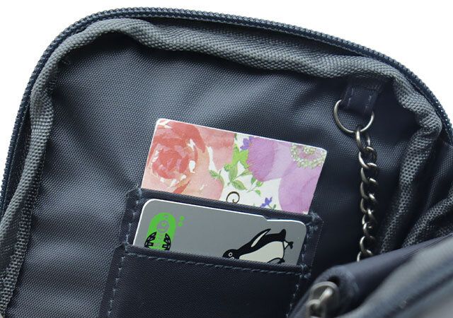 宝島社リンネル7月号のムーミンのストラップ付きマルチケース5