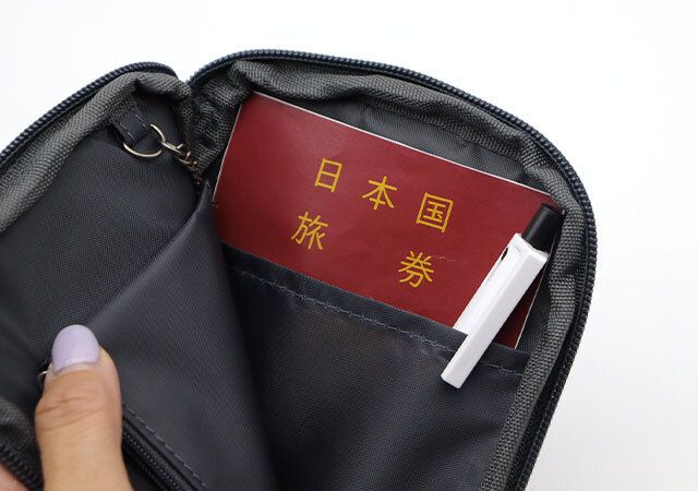 宝島社リンネル7月号のムーミンのストラップ付きマルチケース4