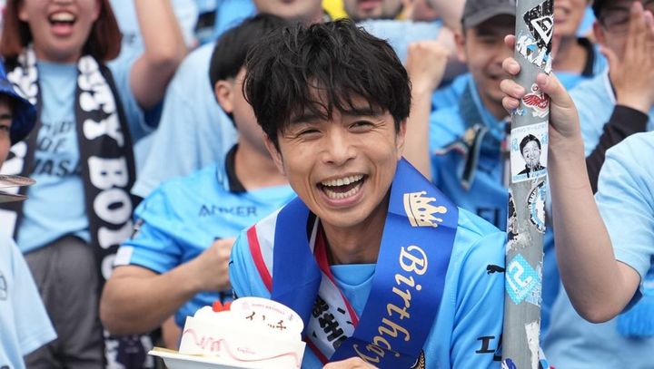 元ジャニーズの49歳スター、Jリーグチームの始球式に登場！「シュートかっこよかった！」「爆イケで、自慢の自担」とファン歓喜
