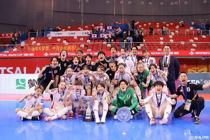 フットサル日本女子代表、初のアジア王者に！42歳の“智将”「W杯も一緒に楽しんでいきたい」