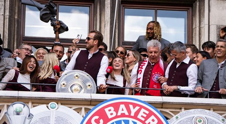 20歳と26歳の男女日本代表選手、ドイツで男女合同優勝セレモニーに参加！15000人大集結で「ありがとう」