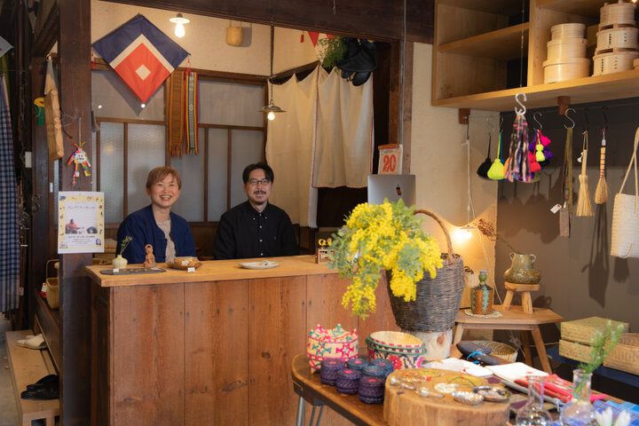 世界と岐阜をつなぐ小さな雑貨店「QQ実験所」で、長良川の風に吹かれながら旅気分を♪