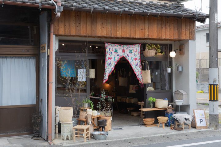 世界と岐阜をつなぐ小さな雑貨店「QQ実験所」で、長良川の風に吹かれながら旅気分を♪