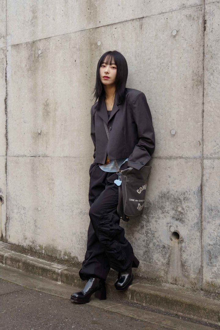画像1: あえて軽く見せる、ブラックコーデのワンランク上の楽しみ方！