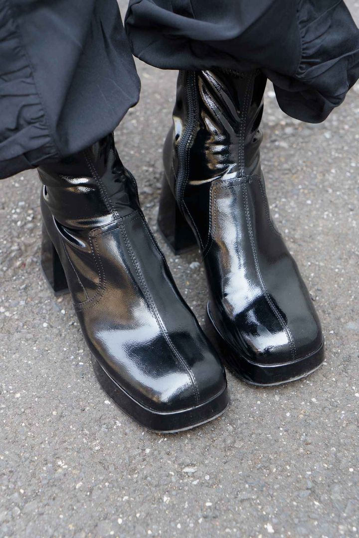 画像5: あえて軽く見せる、ブラックコーデのワンランク上の楽しみ方！