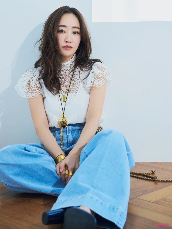 神崎 恵さん、定番ブラウンはミントカラー合わせで一気に垢抜け！ 溺愛アイパレットも紹介_6