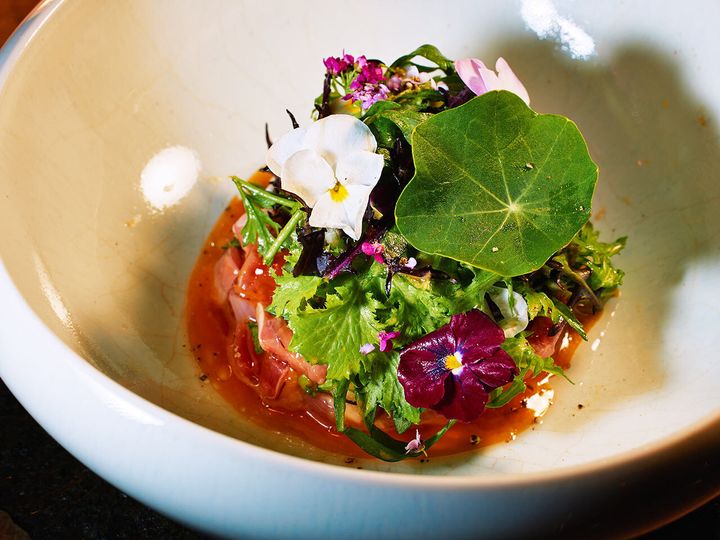 新福島『炭火焼鳥コクレ』の「燻製たまごのユッケ」