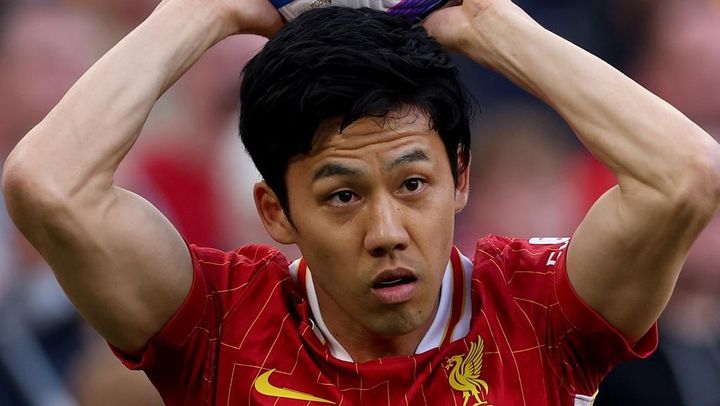 32歳日本代表主将、海外強豪で意外なポジション起用！現地紙は辛口評価「三笘薫を抑えるため投入されたが…」