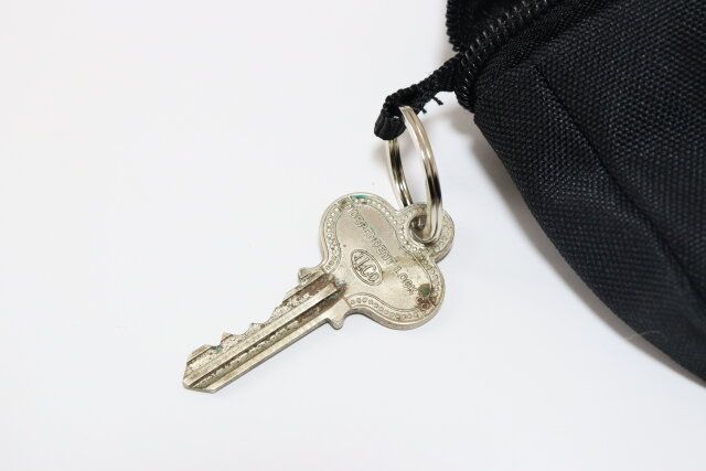 キーリング付スクエアポーチ 鍵装着
