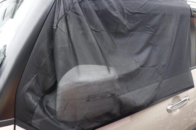 ダイソーの虫を車内に入れないサイドガラス用 ウィンドウネット