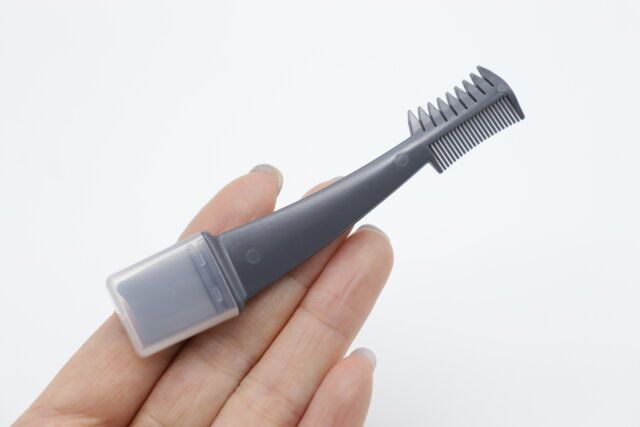 セリアの3WAYな美束をつくれるマスカラコーム＆ガード