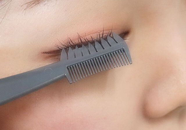 セリアの束感まつ毛が作れる美束をつくれるマスカラコーム＆ガード