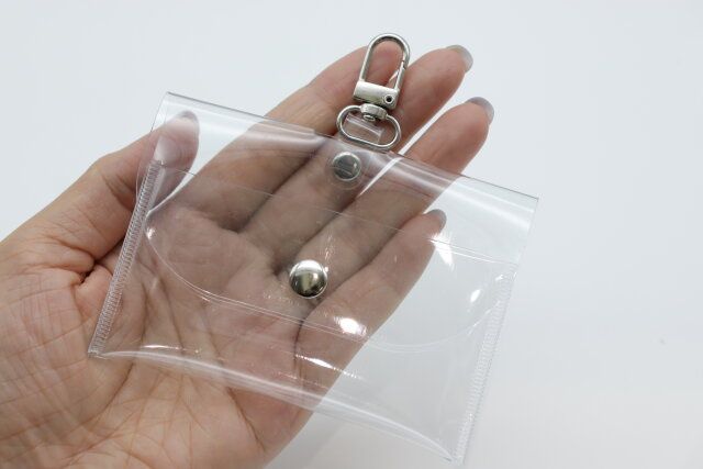 セリアの推し活に使えるPVCおでかけミニポーチ7×10cm MA-1853