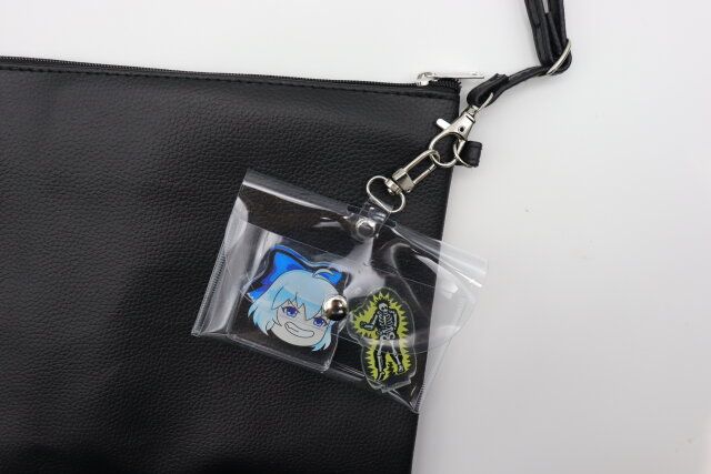 セリアの向きを変えられるPVCおでかけミニポーチ7×10cm MA-1853