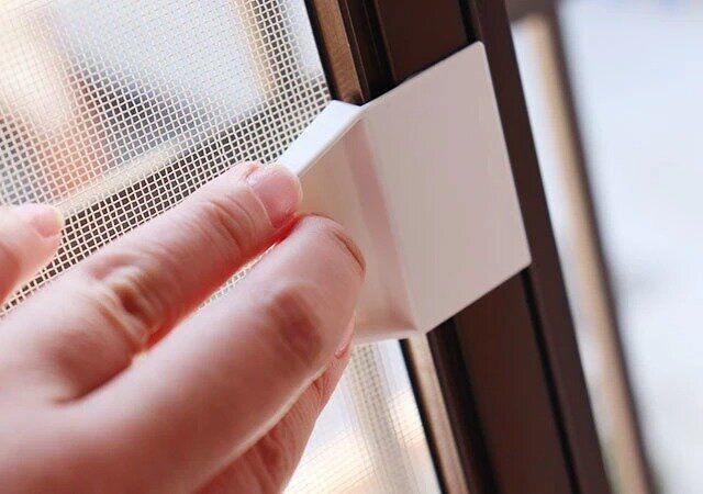 ダイソーの便利な網戸の引き手