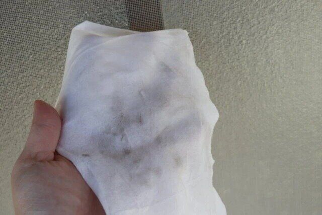 ダイソーの手軽に使える落ち落ちV網戸用おそうじシート25枚入り