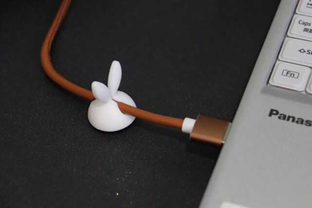 セリアのスッキリ片付くケーブルホルダー［ウサギ］