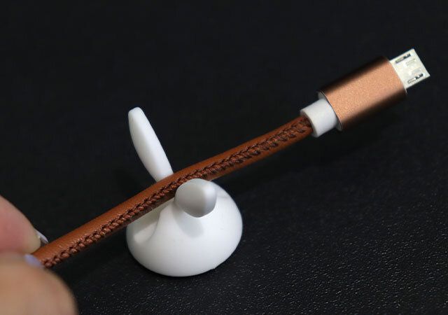 セリアのゴム製ケーブルホルダー［ウサギ］