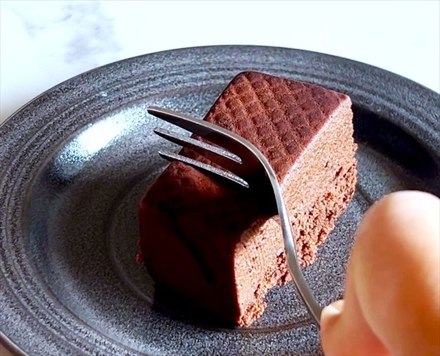 ブリックチョコレートケーキ 冷蔵 フォーク