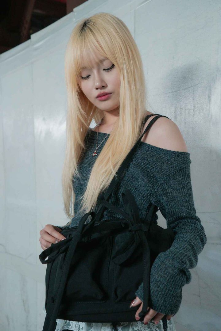 画像4: モノトーン × レース生地でY2Kファッションを着こなす