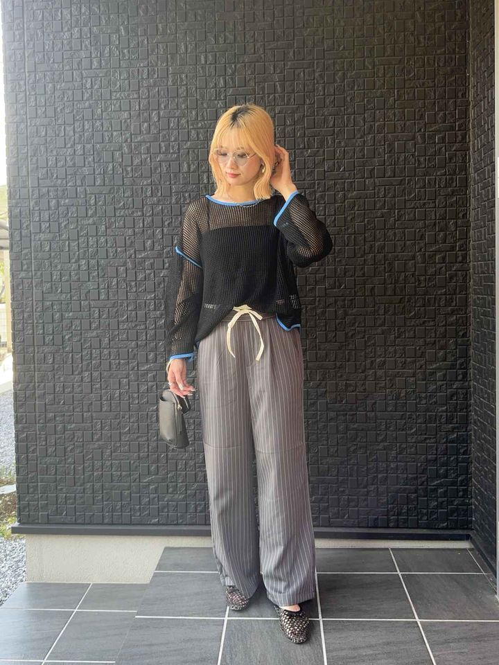 画像: 細ストライプでモードに