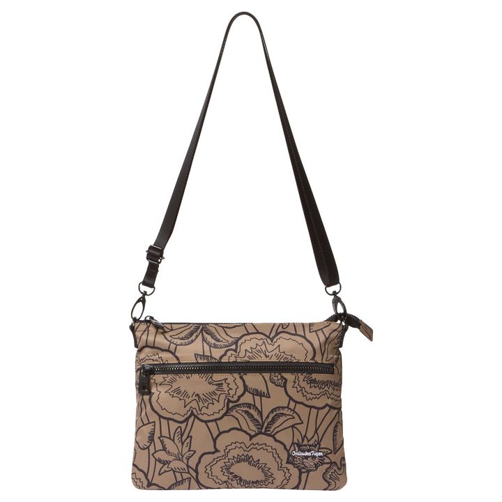 バッグ 本体 H21cm ¥16,500／ONITSUKA TIGER