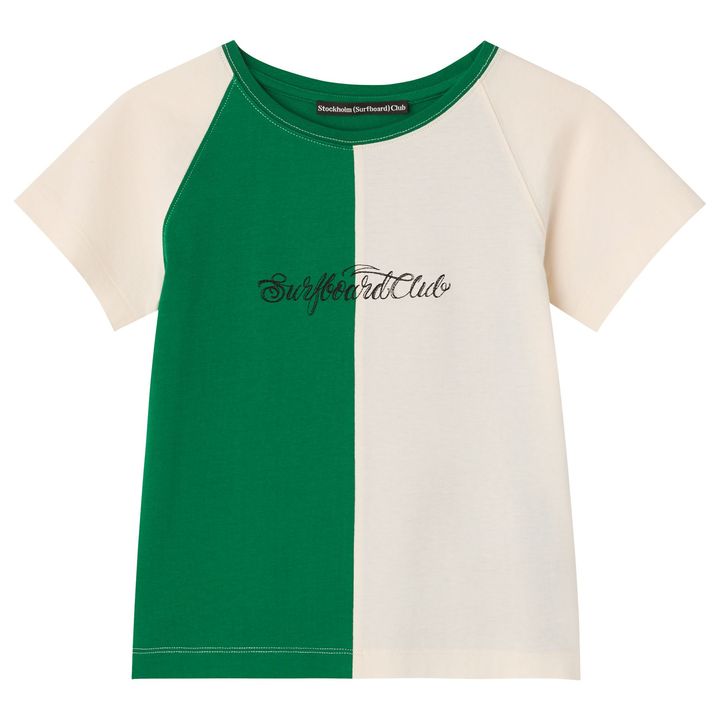T シャツ ¥25,300／STOCKHOLM SURFBOARD CLUB