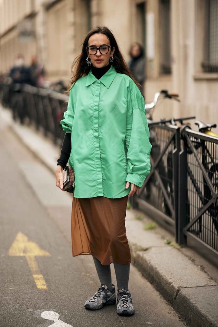 画像: グリーンシャツで引き立てる、瑞々しい初夏の装い