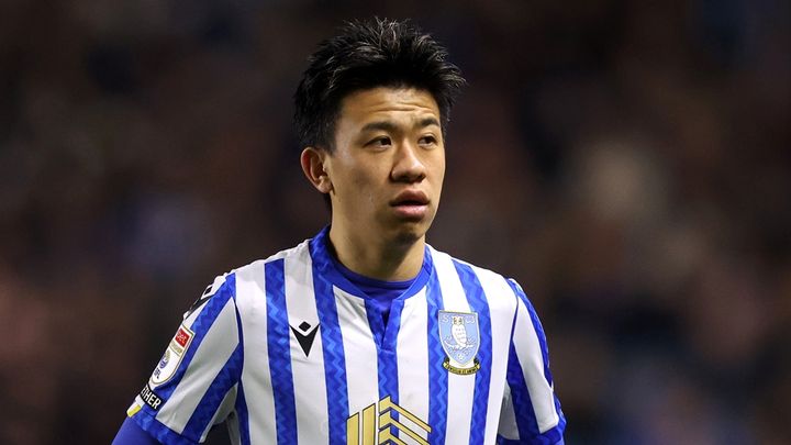 英2部退団の27歳日本人DF、一時帰国に元チェルシーMFが反応！来季については「いい報告が決まりましたら…」