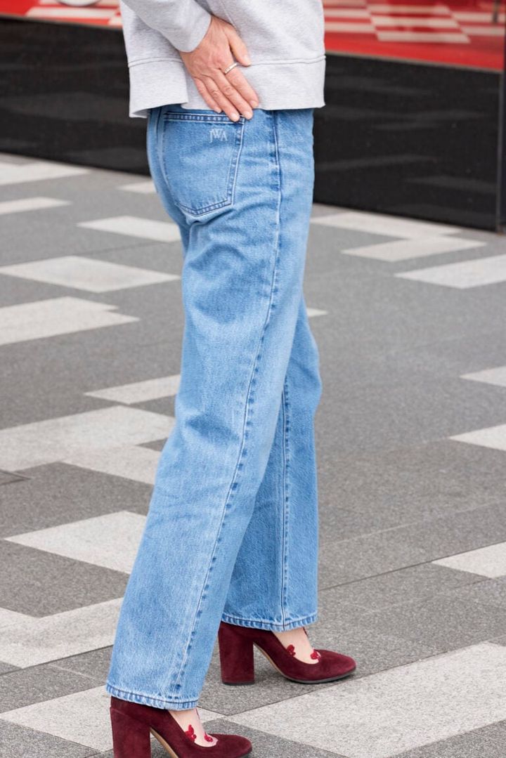 形が秀逸だというユニクロ×JWアンダーソンのデニム。後ろポケットが大きくヒップアップ効果大。