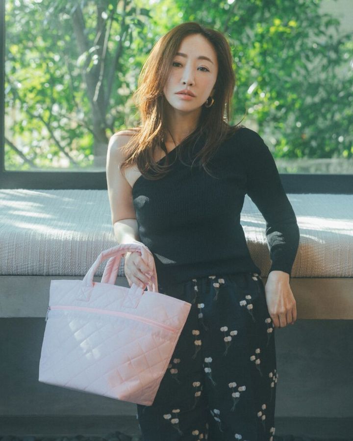 ハミングリップ柄のキルティングトート