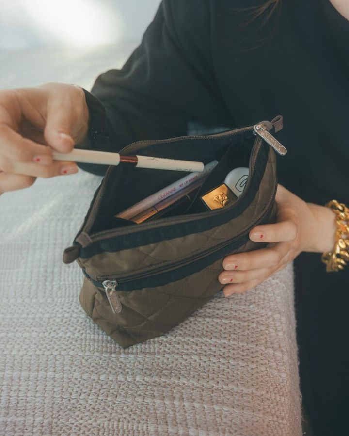 リップを立てて収納できたりペンタイプを入れやすいパーフェクトコスメポーチ2