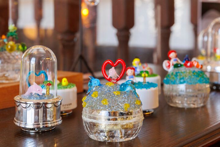 ガラスがきらめく滋賀・長浜のシンボル、元銀行を再生した「黒壁ガラス館」へ