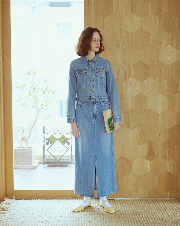 いつものデニムオンデニムを卒業するなら、足元をイエローにしよう。【FUDGE dig.｜デニムオンデニムの差し色レッスン – 04】