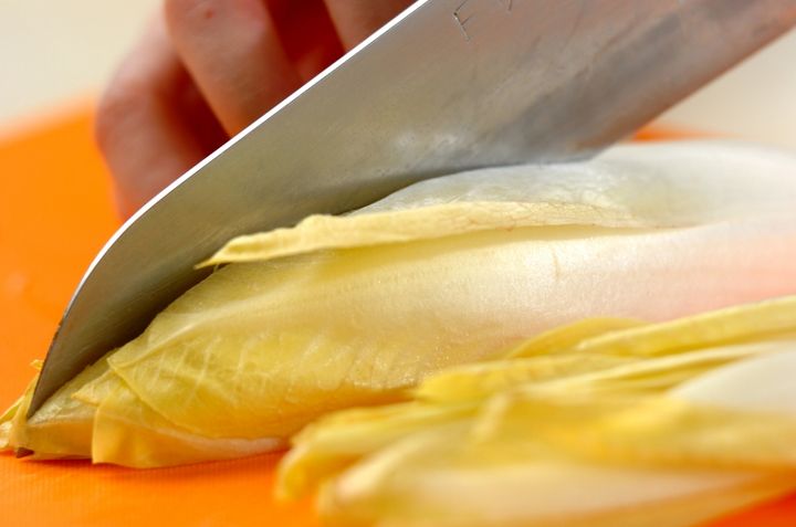 チコリの天ぷらの下準備1