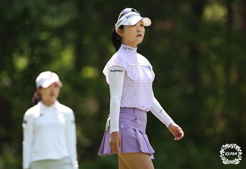 イ・イェウォン