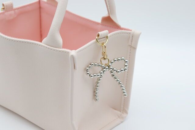 セリアのバッグチャームにできる4910 キーチャーム ビーズリボン