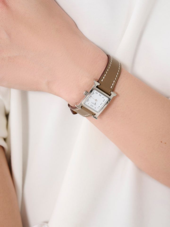 クラウドチームVERY Yuikaの春コーデの時計はエルメス