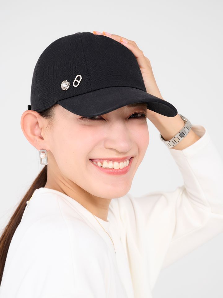 クラウドチームVERY髙松愛梨の春コーデ3_エルメスのキャップ