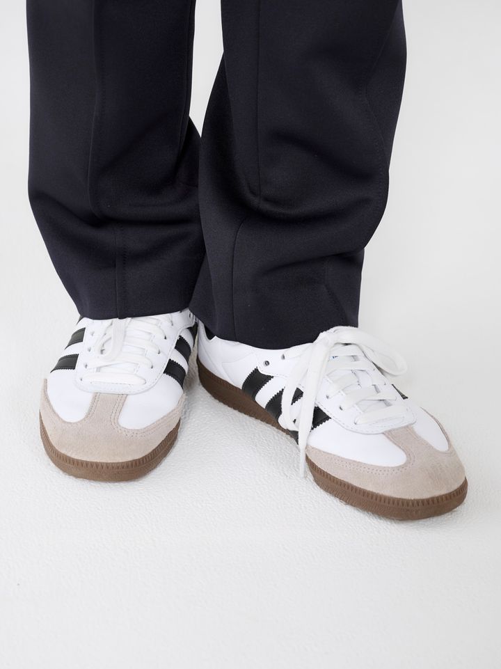 クラウドチームVERY竹内菜摘の春コーデのスニーカーはアディダスサンバ