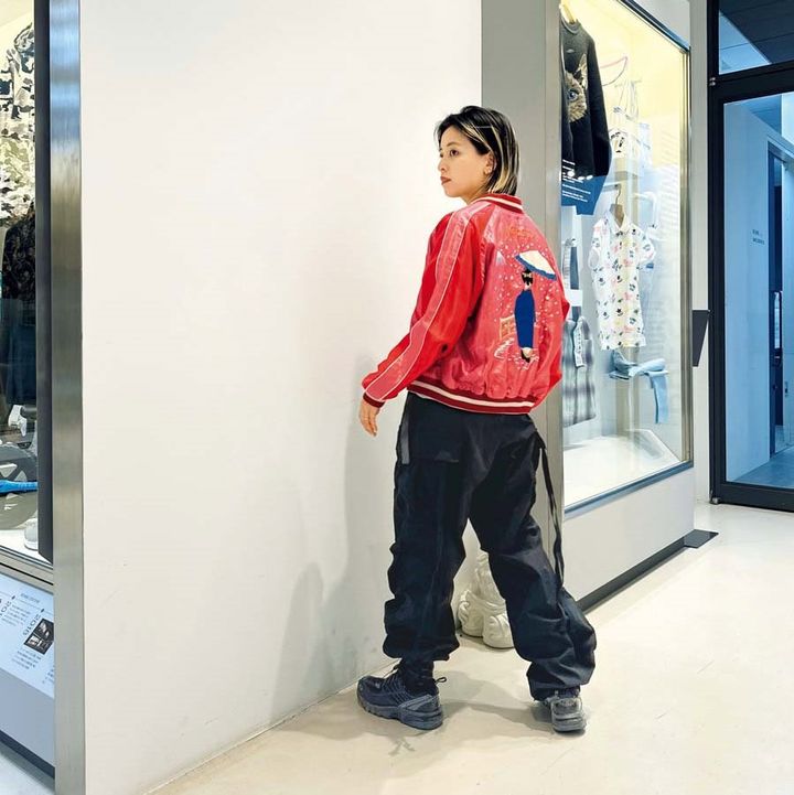 【SNAP】赤いスカジャンで甘さをオン！ Heg.さん