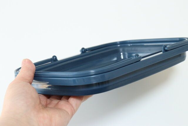 ダイソーの小さな折りたたみソフトバスケット（3.2L、ネイビー）