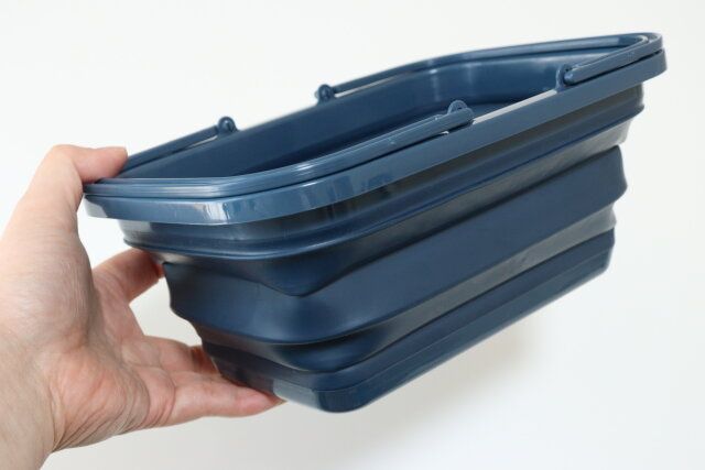 ダイソーのコンパクトな折りたたみソフトバスケット（3.2L、ネイビー）
