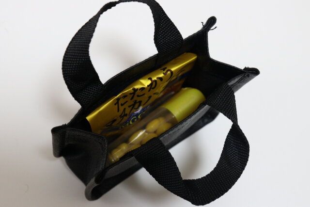 ダイソーのバッグインバッグにしたい合皮スクエア ミニバッグチャーム