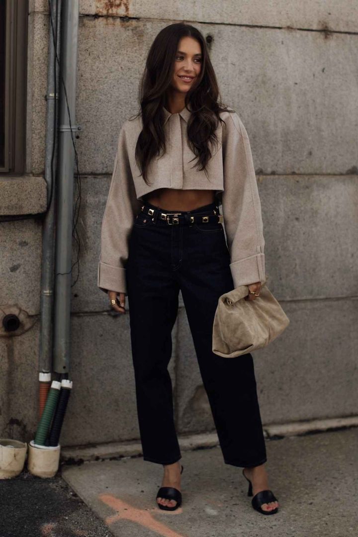 画像: クロップド丈のシャツなら重くならない