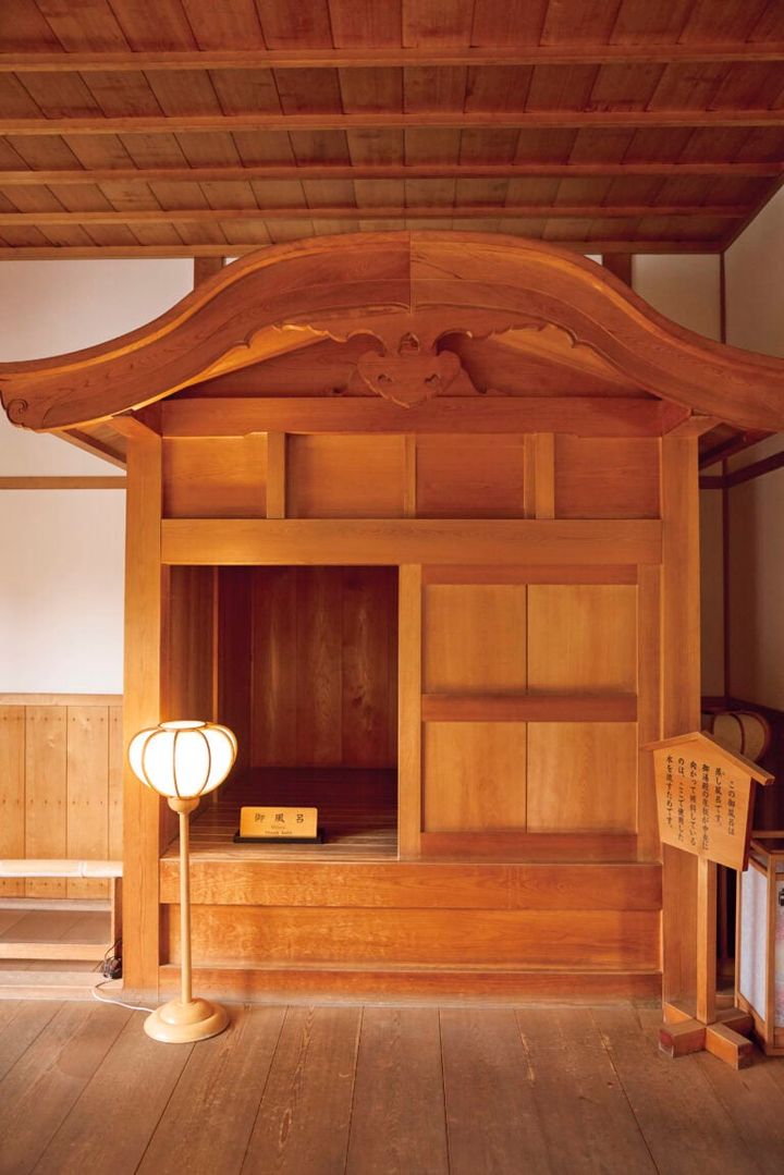 総ヒノキの蒸し風呂。