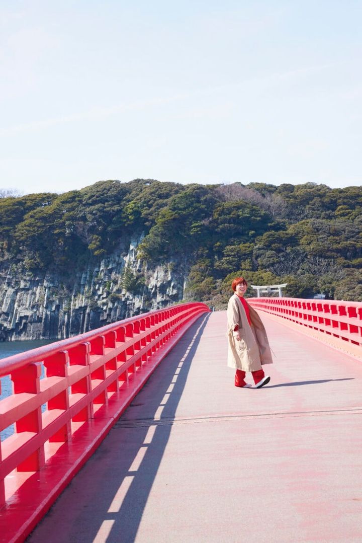 全長224mの雄島橋（おしまばし）を渡り、東尋坊の沖合に浮かぶ雄島へ。